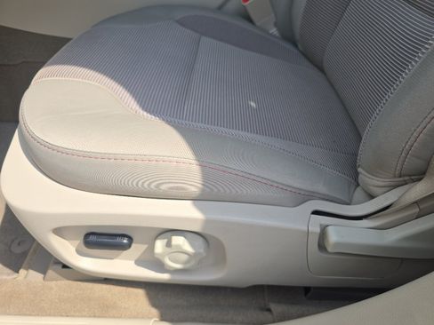 Used 2012 Ford Taurus SEL FWD image 12