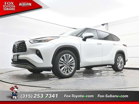 Used 2024 Toyota Highlander Platinum image 14