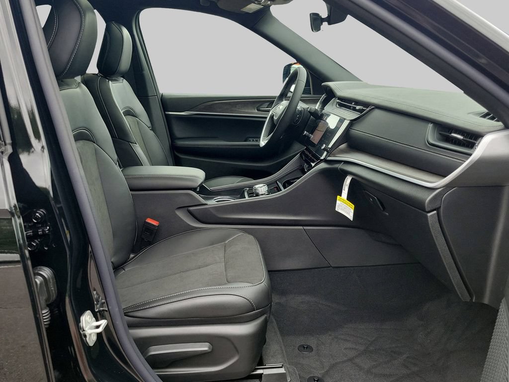 New 2026 Jeep Grand Cherokee Altitude RWD image 38