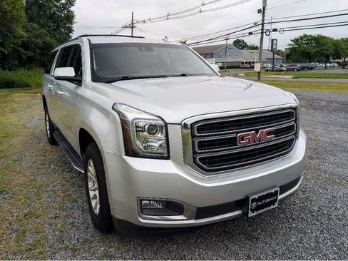 Used 2019 GMC Yukon XL SLT w/ Open Road Package AWD/4WD image 3