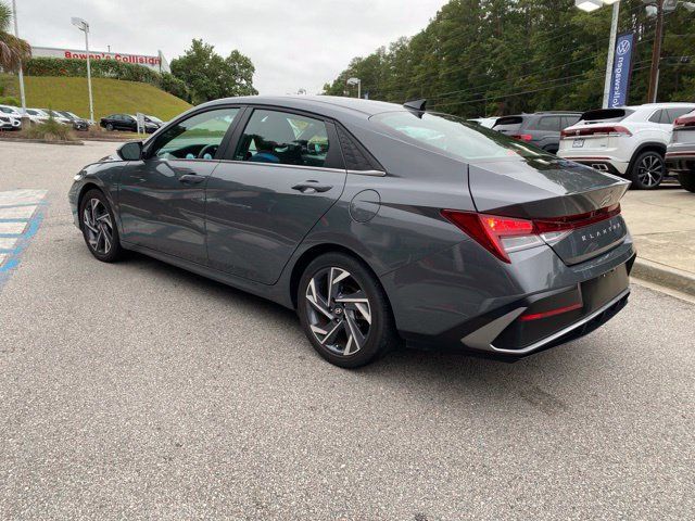 Used 2025 Hyundai Elantra SEL FWD image 4