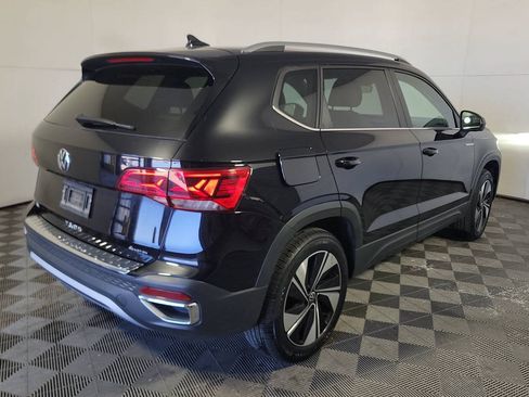 Used 2023 Volkswagen Taos SE w/ Panoramic Sunroof Package AWD/4WD image 3