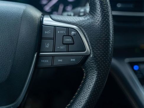 Used 2022 Toyota Sienna XLE Woodland Edition image 29