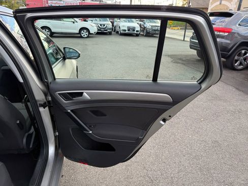 Used 2016 Volkswagen Golf S image 44