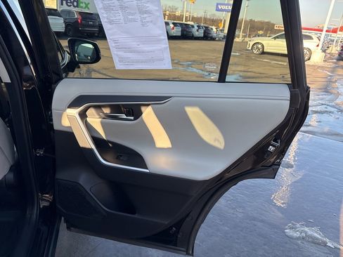 Used 2020 Toyota RAV4 Limited image 38