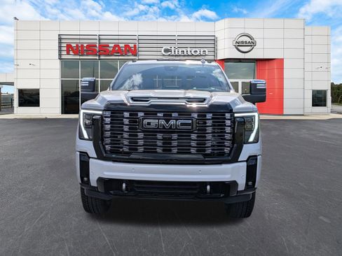 Used 2025 GMC Sierra 2500 Denali Ultimate w/ Max Trailering Package AWD/4WD image 8