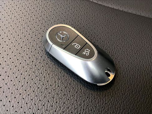 Used 2026 Mercedes-Benz CLE 300 4MATIC Cabriolet image 12