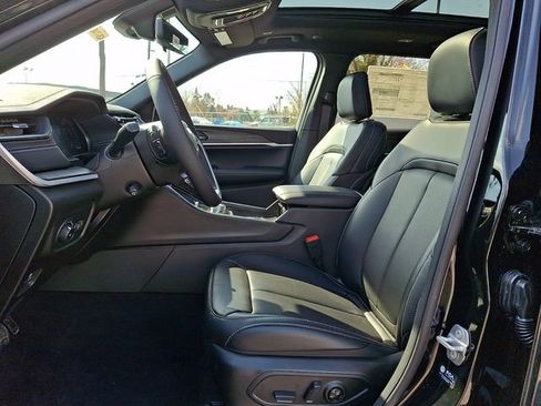 New 2026 Jeep Grand Cherokee L Limited w/ Luxury Tech Group II AWD/4WD image 11
