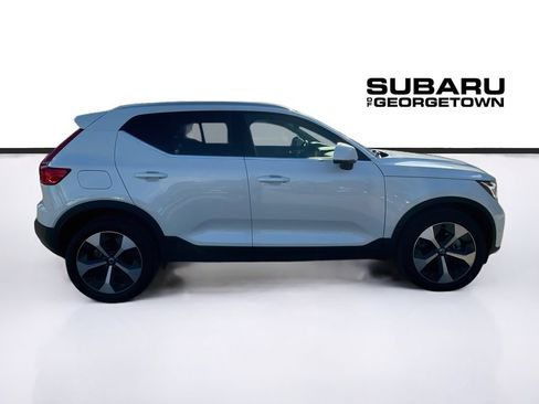 Used 2025 Volvo XC40 B5 Plus AWD/4WD image 8
