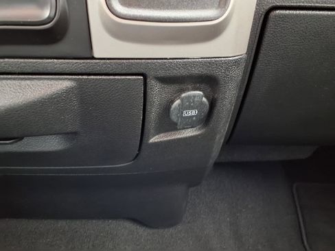 Used 2019 RAM 1500 Classic SLT RWD image 10