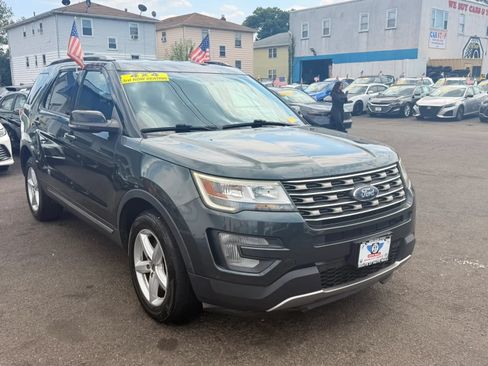 Used 2016 Ford Explorer XLT AWD/4WD image 2