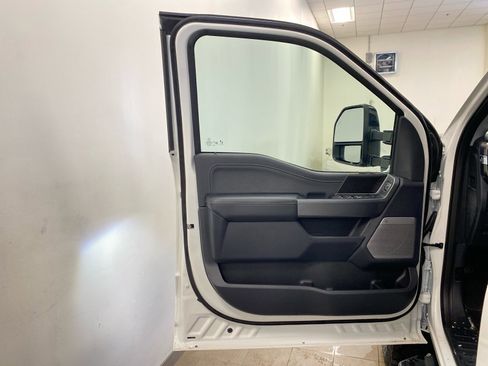 New 2026 Ford F250 Lariat w/ Black Appearance Package image 19