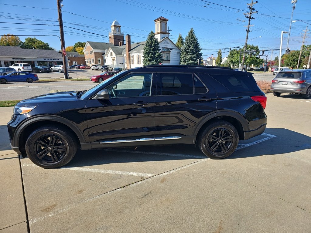 Used 2024 Ford Explorer XLT w/ Equipment Group 202A AWD/4WD image 10