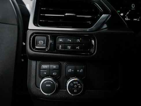 Used 2025 GMC Yukon XL Denali image 19