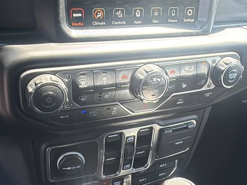 Used 2023 Jeep Wrangler Unlimited Rubicon 4xe w/ Cold Weather Group AWD/4WD image 21