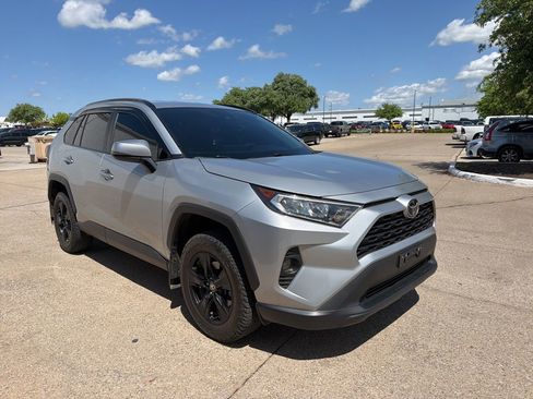 Used 2021 Toyota RAV4 XLE image 3