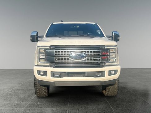 Used 2019 Ford F250 Platinum w/ Platinum Ultimate Package image 3