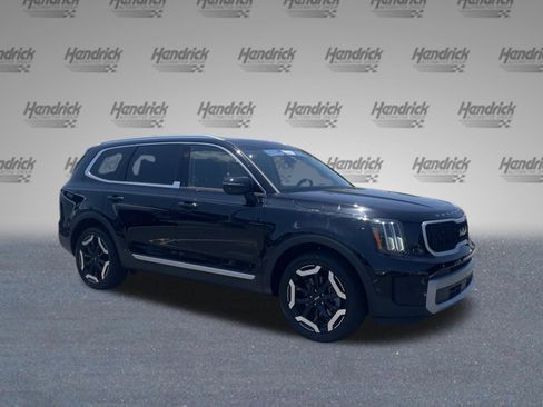 Used 2023 Kia Telluride EX w/ EX Captain's Chair Package FWD image 2