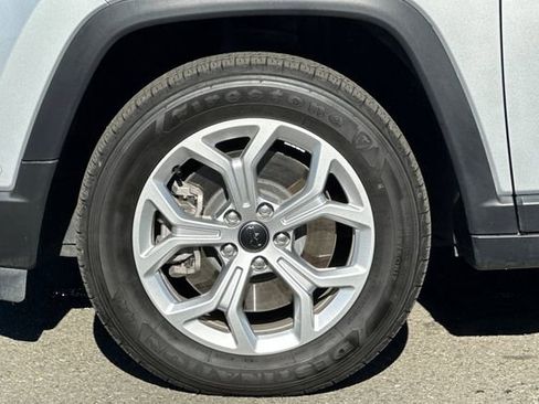 Used 2025 Jeep Compass Latitude w/ Convenience Group image 31