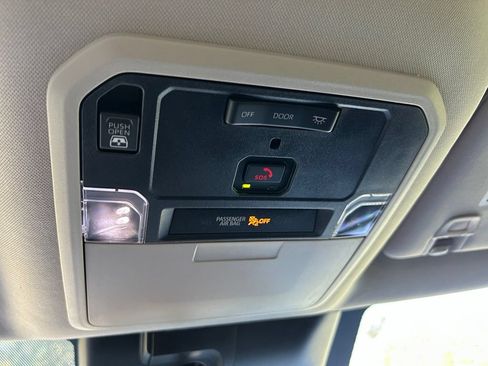 Used 2022 Toyota Tundra SR5 w/ SR5 Premium Package RWD image 31