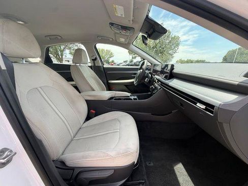Used 2025 Hyundai Sonata SEL FWD image 3