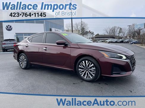 Used 2024 Nissan Altima 2.5 SV w/ SV Premium Package image 1
