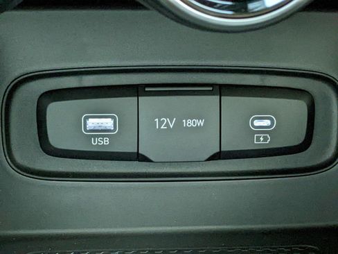 New 2025 Hyundai Venue SEL FWD image 34