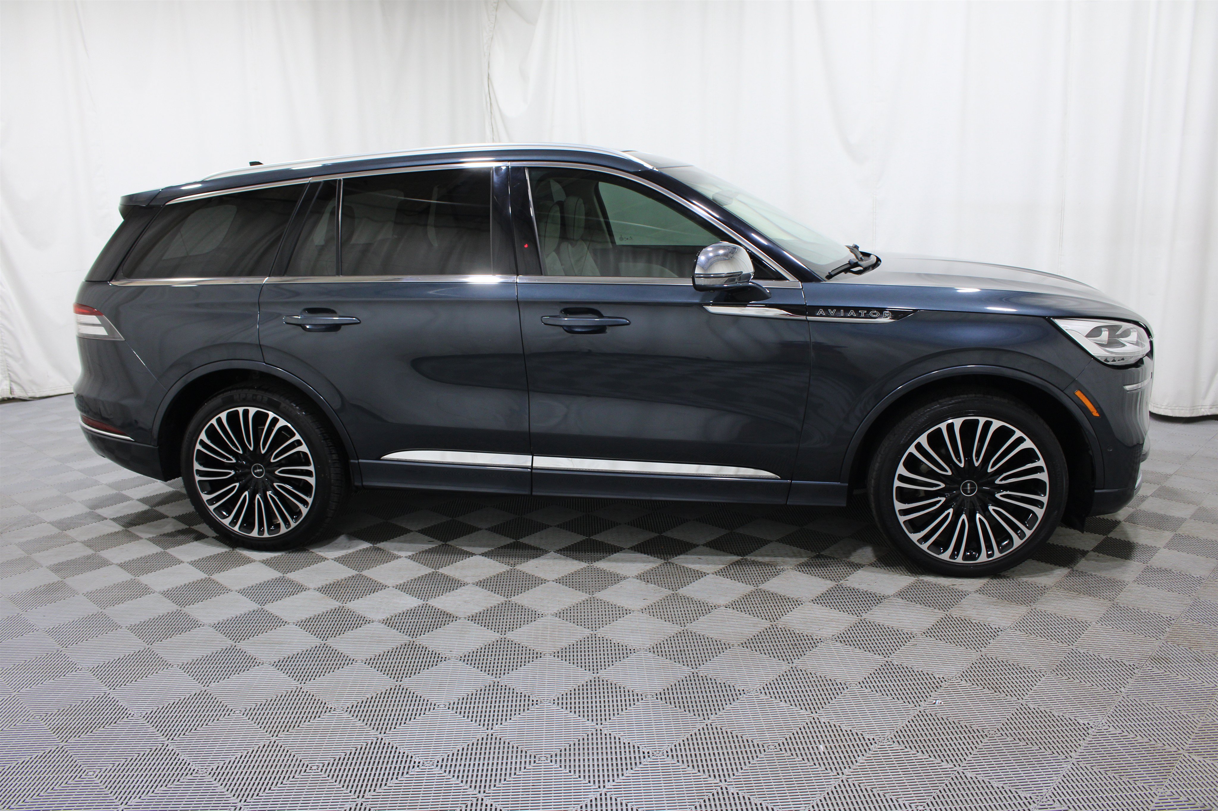 Used 2021 Lincoln Aviator Black Label w/ Dynamic Handling Package AWD/4WD image 32