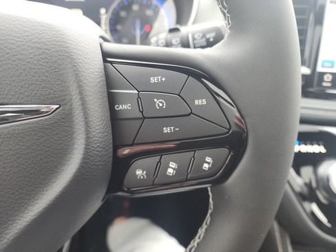 New 2026 Chrysler Pacifica Limited image 13