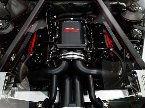 Used 2006 Ford GT RWD image 5