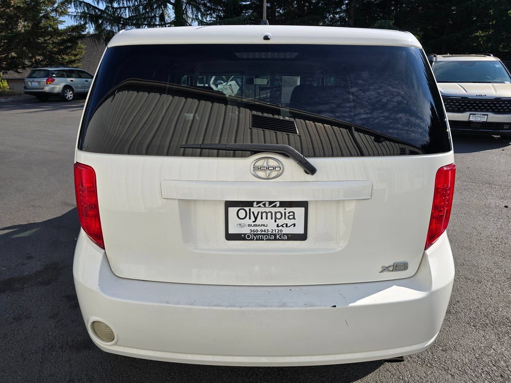 Used 2010 Scion xB FWD image 5