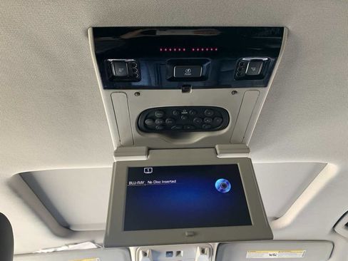 Used 2016 Cadillac Escalade Premium image 25