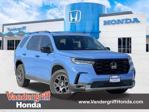 Used 2025 Honda Pilot TrailSport image 1