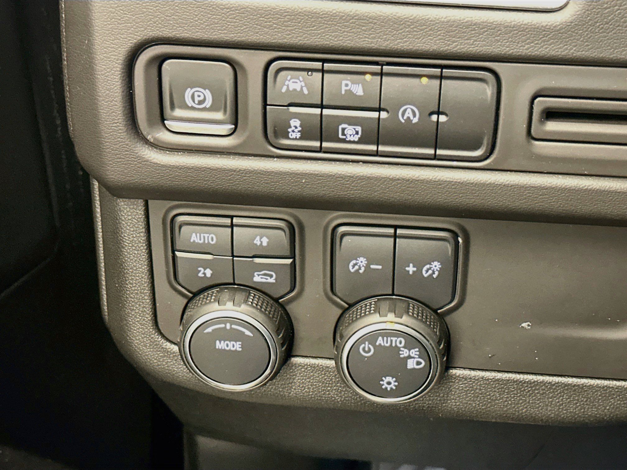 Used 2024 Chevrolet Tahoe RST w/ RST Performance Edition AWD/4WD image 17