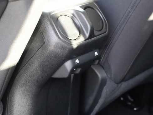 Used 2023 Jeep Gladiator Sport image 18