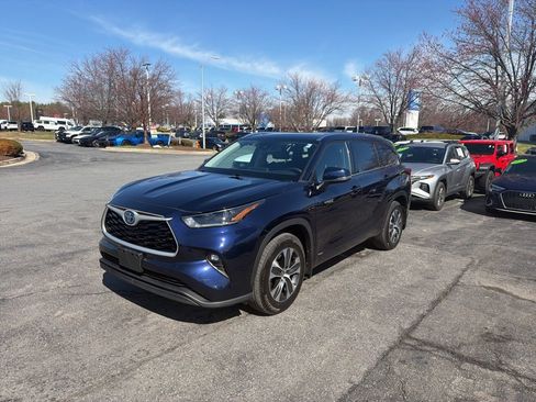 Used 2021 Toyota Highlander XLE image 1