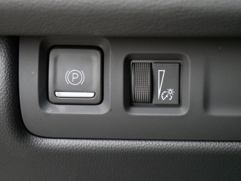 Used 2025 Cadillac XT4 Premium Luxury image 26