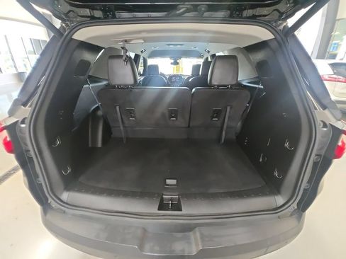 Used 2020 Chevrolet Traverse LT w/ LT Premium Package AWD/4WD image 13