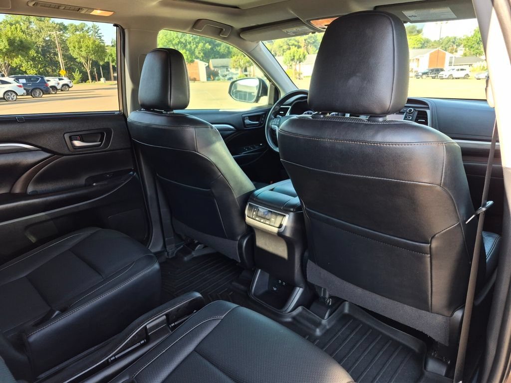 Used 2019 Toyota Highlander Limited FWD image 43