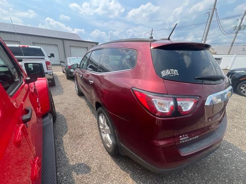 Used 2017 Chevrolet Traverse LT w/ Traveler's Package FWD image 16