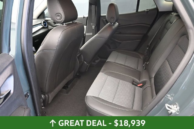 Used 2025 Chevrolet Trax LT FWD image 18