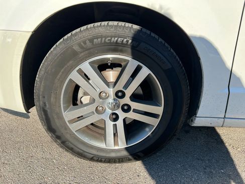 Used 2010 Dodge Grand Caravan SXT image 9