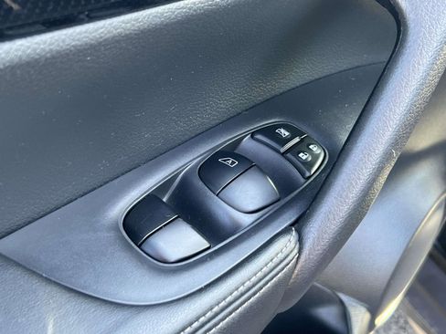 Used 2020 Nissan Rogue SL w/ Premium Package image 16