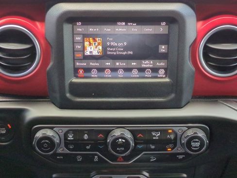 Used 2018 Jeep Wrangler Unlimited Rubicon w/ Cold Weather Group image 18