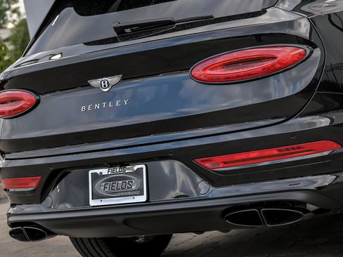 Used 2022 Bentley Bentayga AWD/4WD image 18