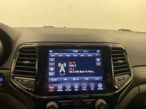 Used 2021 Jeep Grand Cherokee Laredo X AWD/4WD image 14