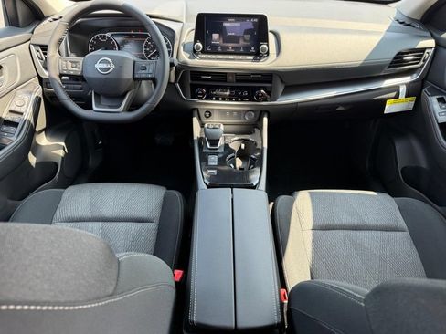 Used 2026 Nissan Rogue SV FWD image 6