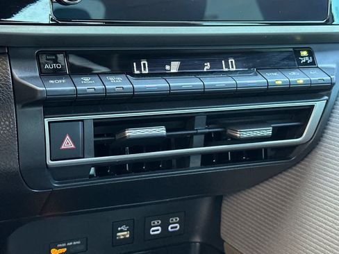 Used 2025 Toyota Camry SE FWD image 18