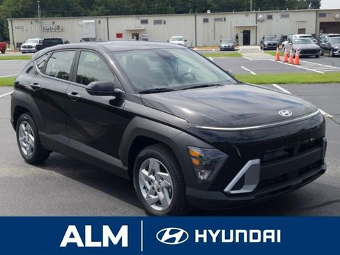 New 2026 Hyundai Venue SE image 3