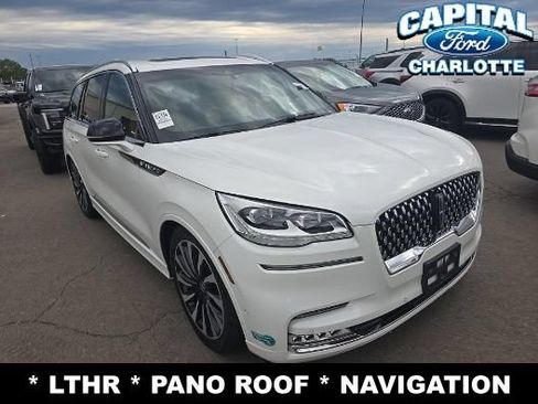Used 2023 Lincoln Aviator Black Label Grand Touring AWD/4WD image 3